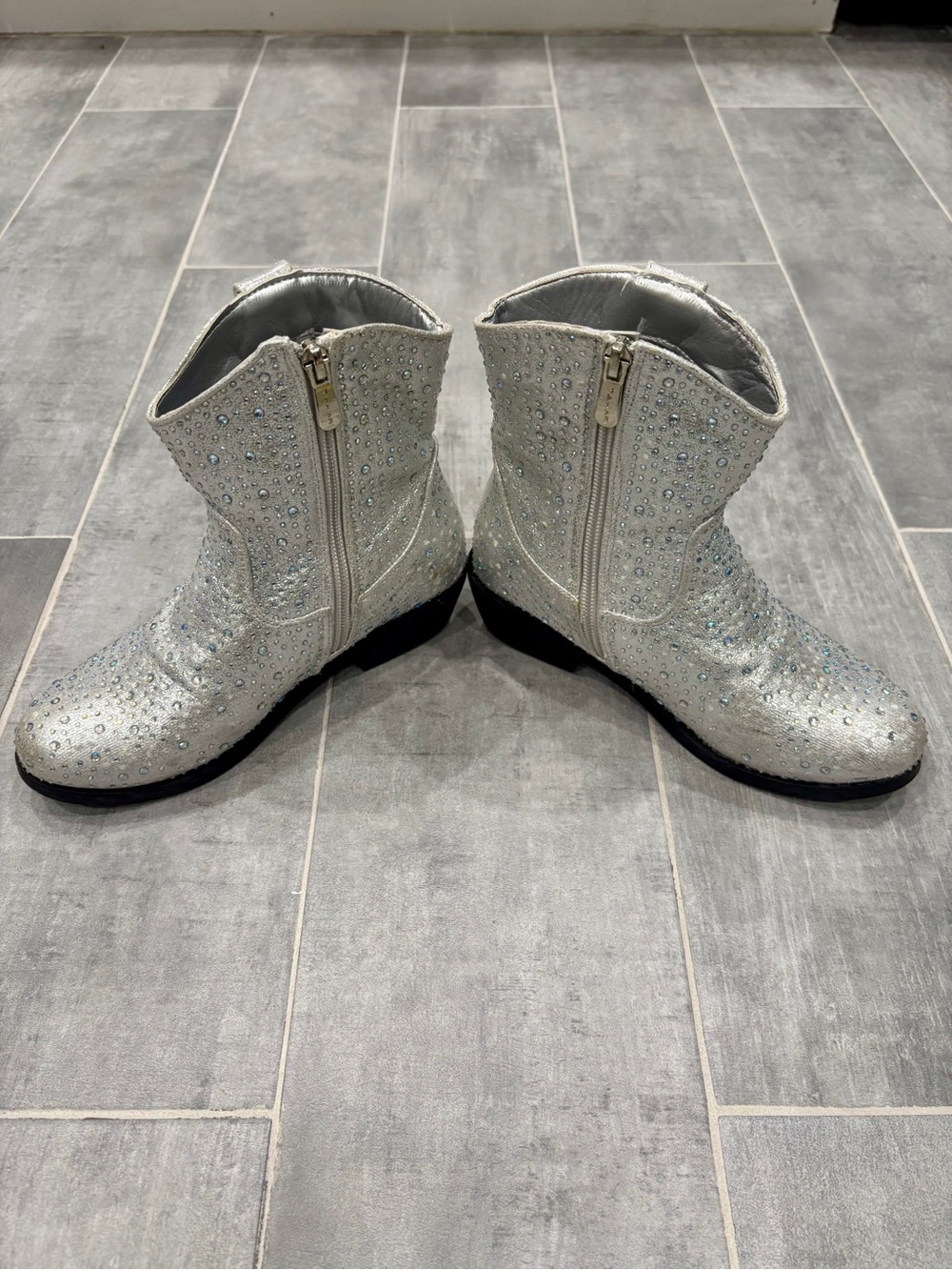 Tahari Girls Size 2 Silver Rhinestone Zipper Sparkle Ankle Cowboy Boots